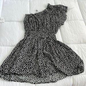 black one shoulder dress with white heart